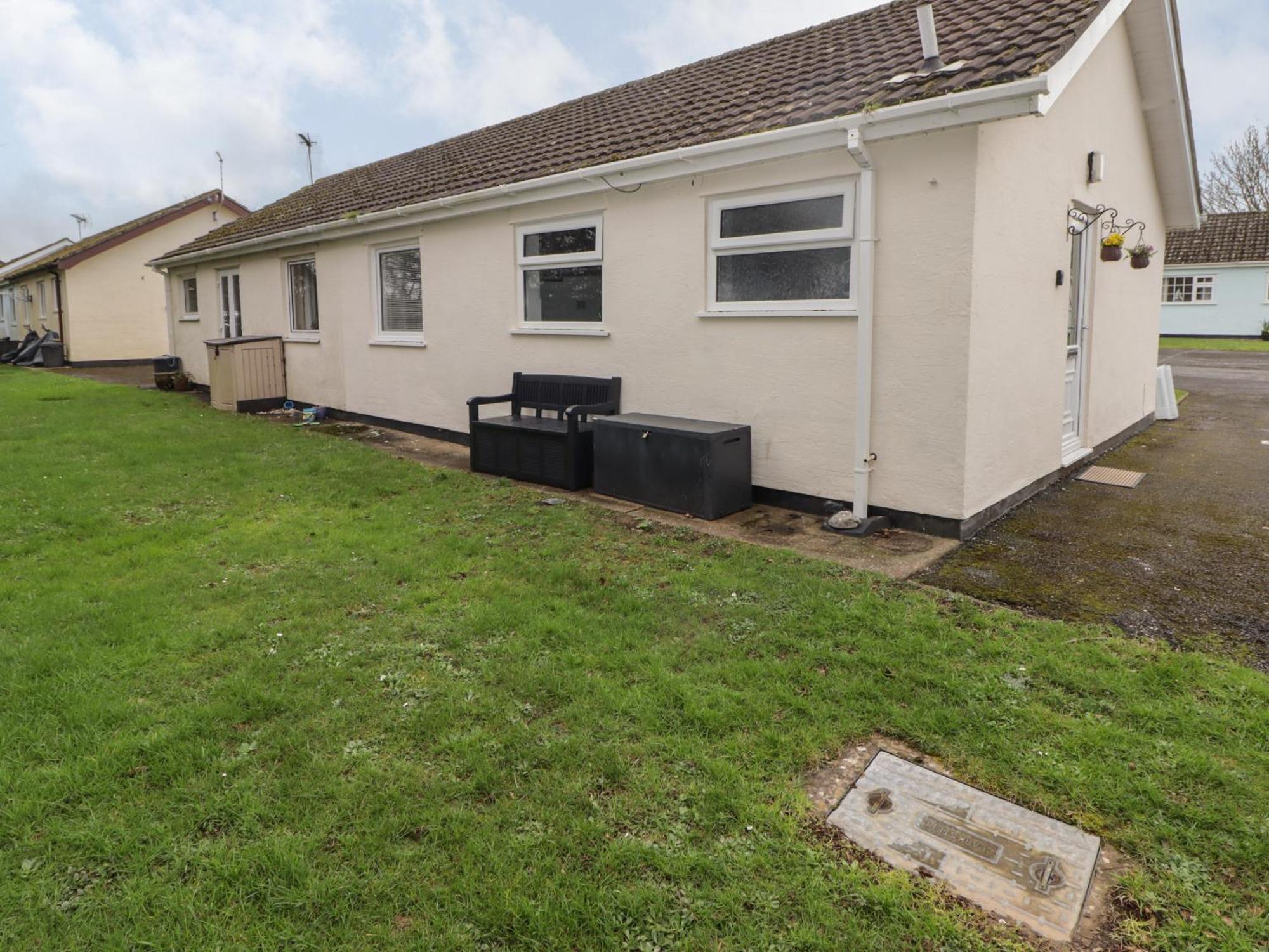 13 Gower Holiday Village Swansea Exterior photo